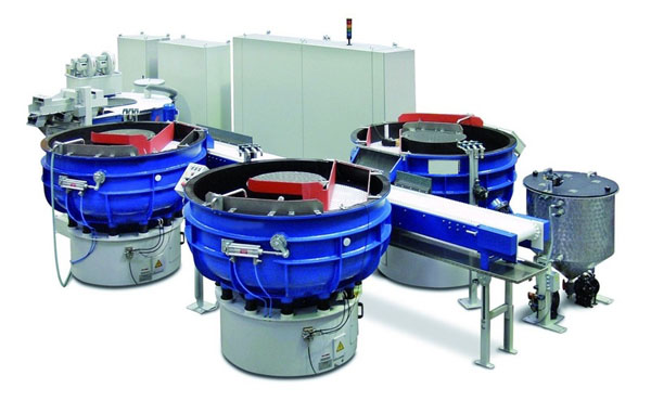 Sgleinio peiriant i rannau metel yn awtomatig